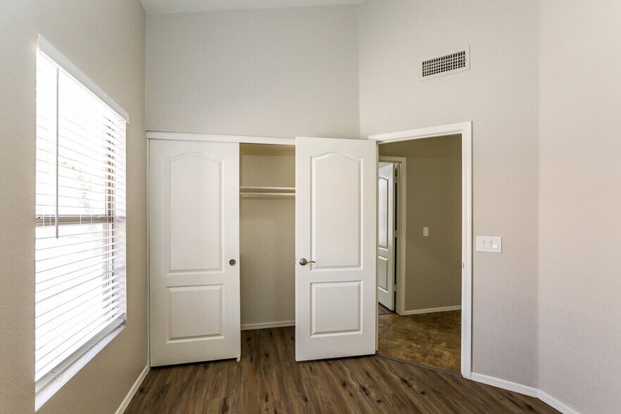 Building Photo - 1058 S Sierra St