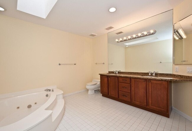 Building Photo - 90 Foxwood Dr