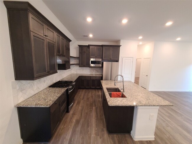 Building Photo - 2122 Rosewood Pnes Ln