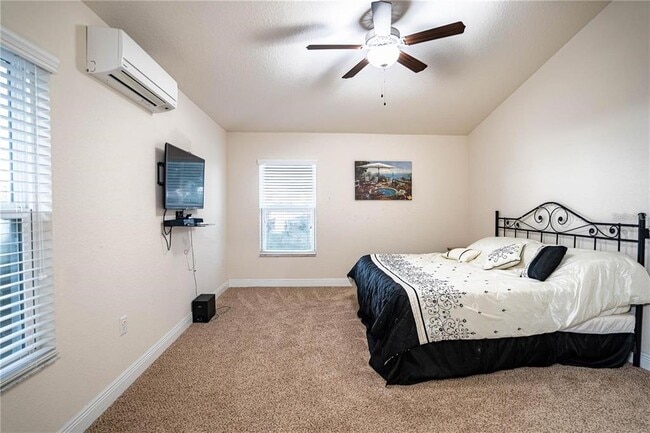 Building Photo - 4023 Island Lakes Dr
