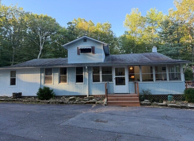 Building Photo - 300 Klinger Hill Rd
