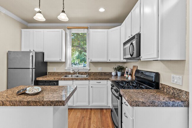 Building Photo - Beautiful Spanish Revival 3 Bedroom in Upt...