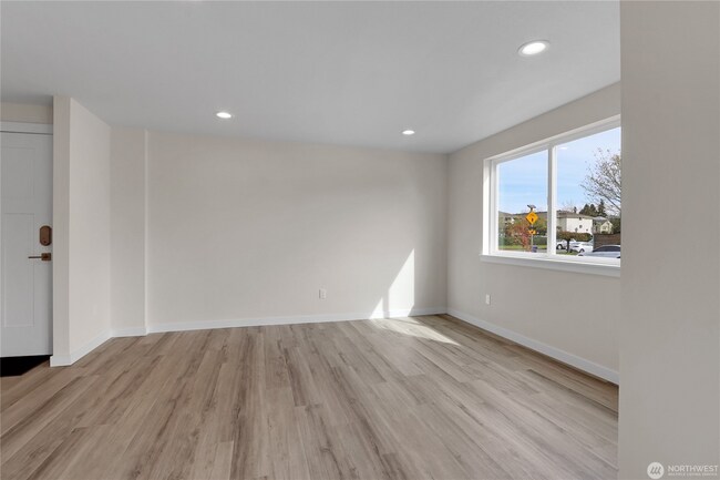 Building Photo - 3302 McKinley Ave