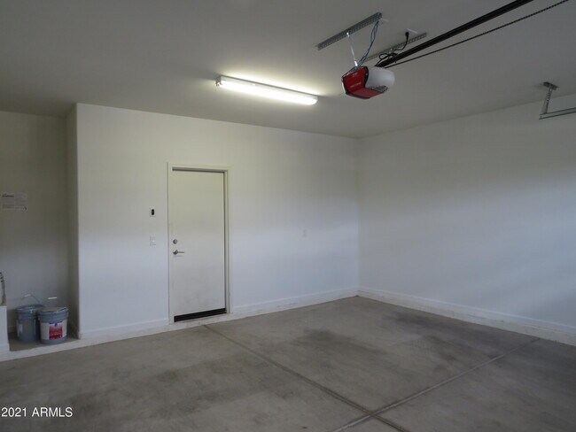 Building Photo - 40537 W Helen Ct