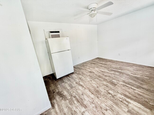 Building Photo - 929 Derbyshire Rd