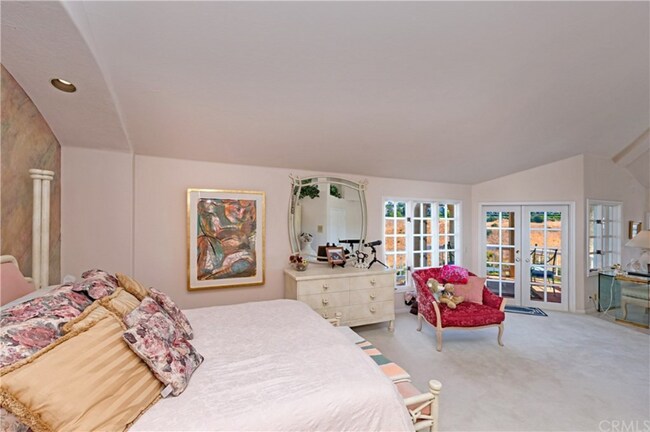 Building Photo - 6 South Peak