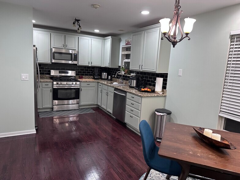 Building Photo - 3169 Saganashkee Ln