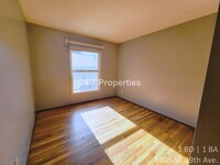 Building Photo - 3BD I 1BA + Bonus Room - Milwaukie, OR