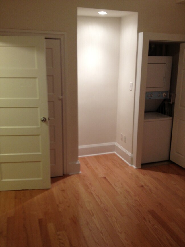 Building Photo - 1020 Pine St