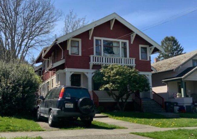 Primary Photo - 712 E Maple St