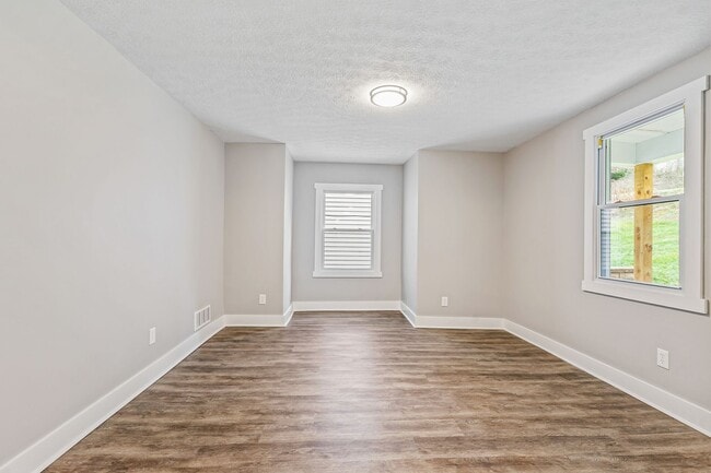 Building Photo - Completely Renovated 4 Bedroom Home in West View!!