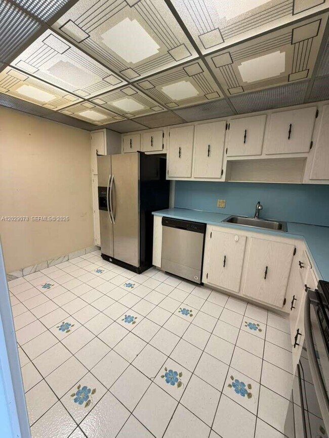 Building Photo - 20379 W Country Club Dr
