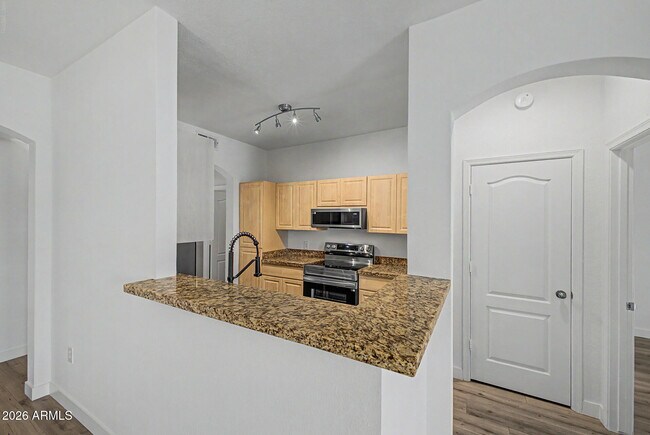 Building Photo - 1411 E Orangewood Ave
