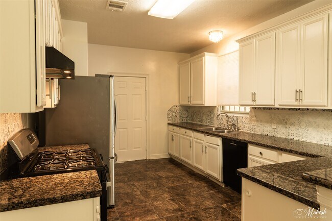 Building Photo - 10904 Panther Ct