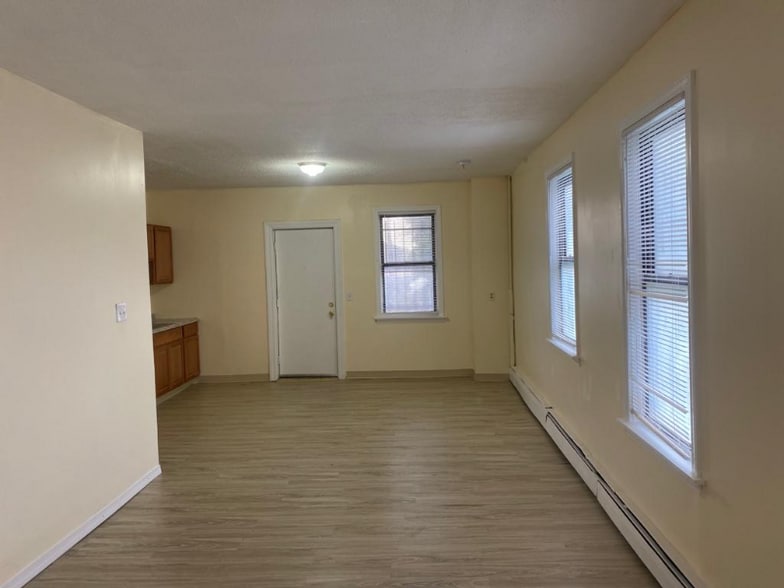 Building Photo - 464 Wethersfield Ave