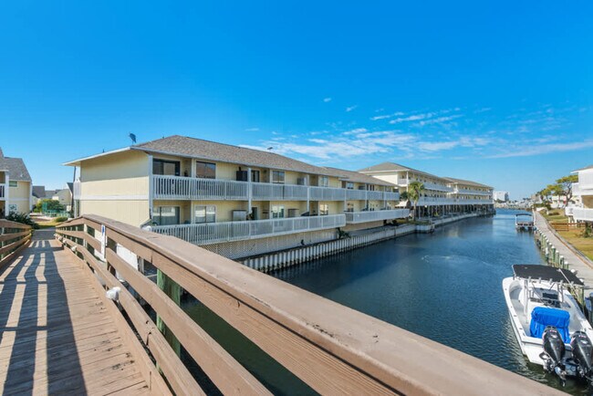 Building Photo - 775 Gulf Shore Dr
