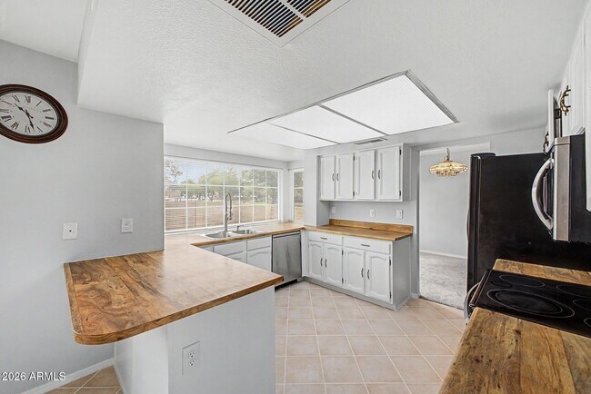 Building Photo - 2457 W Redfield Rd