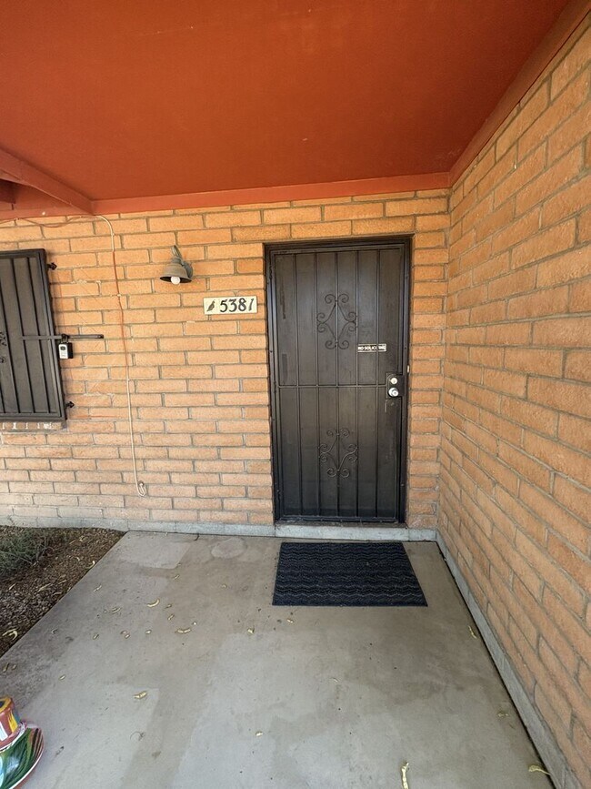 Building Photo - Convenient location in Midvale Park Close to all your needs
