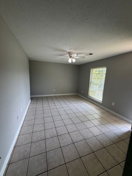 Building Photo - 5596 Karen Dr
