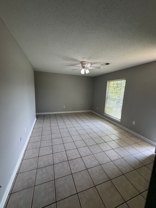 Building Photo - 5596 Karen Dr