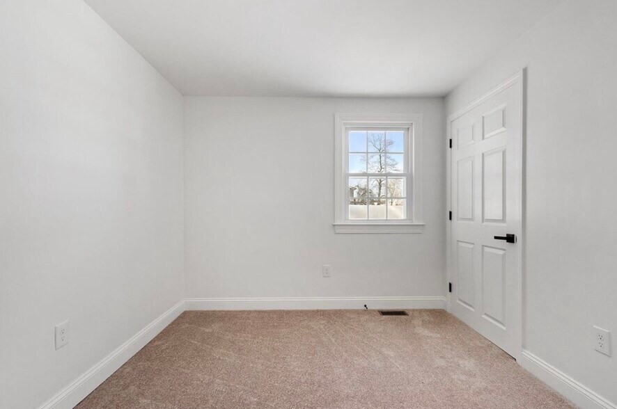 Building Photo - 13 Centerville Dr