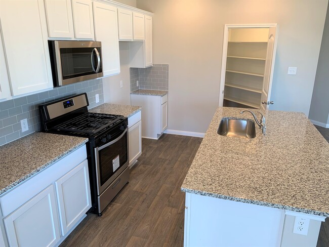 Building Photo - 141 Frostweed Dr