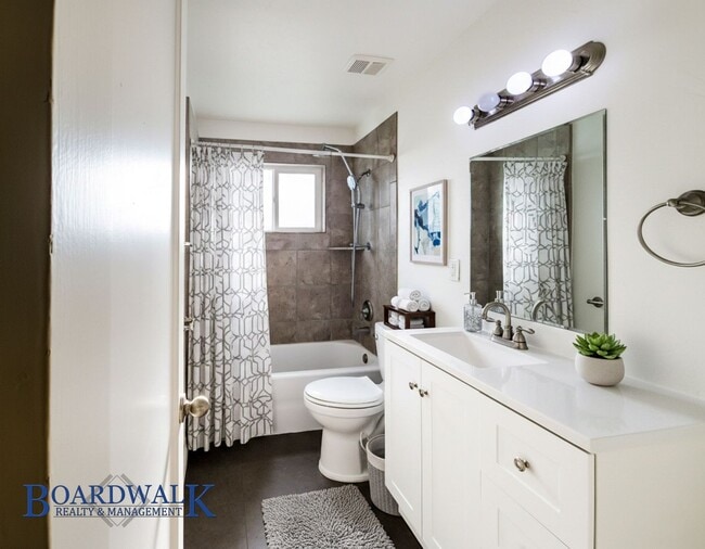 Building Photo - Spacious 4-Bed Home with Basement & Covered Patio