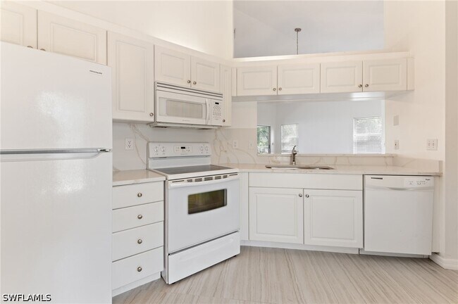 Building Photo - 12081 Summergate Cir