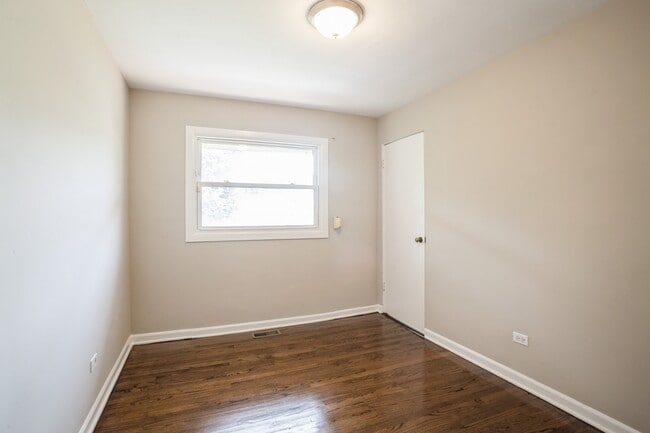 Building Photo - 441 Berteau Ave