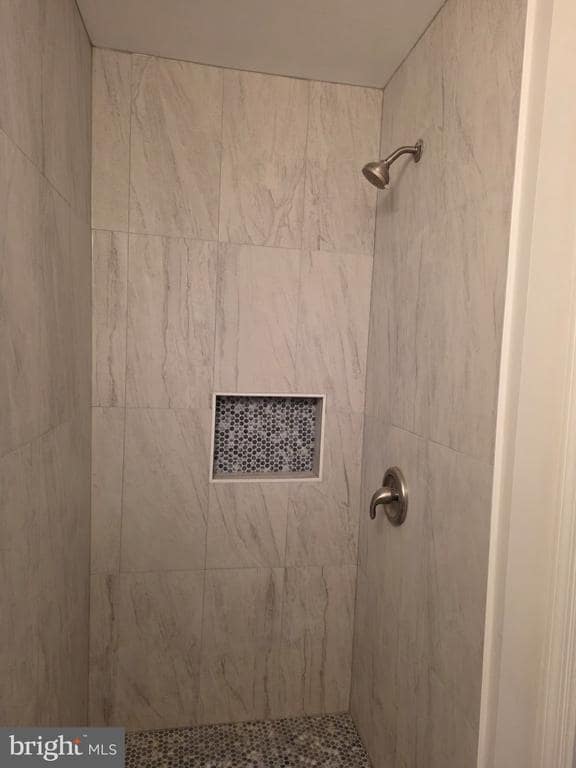 Building Photo - 5927 Leewood Ave