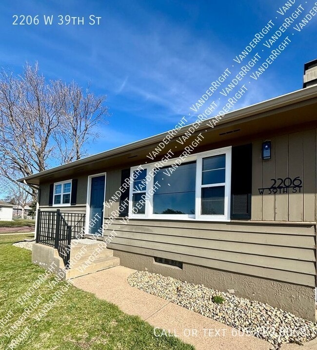 Building Photo - 2206 W 39th St