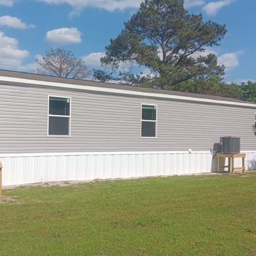 Building Photo - 1600 Deejay Ln