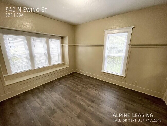 Building Photo - Large Near East 3BR/2BA House!