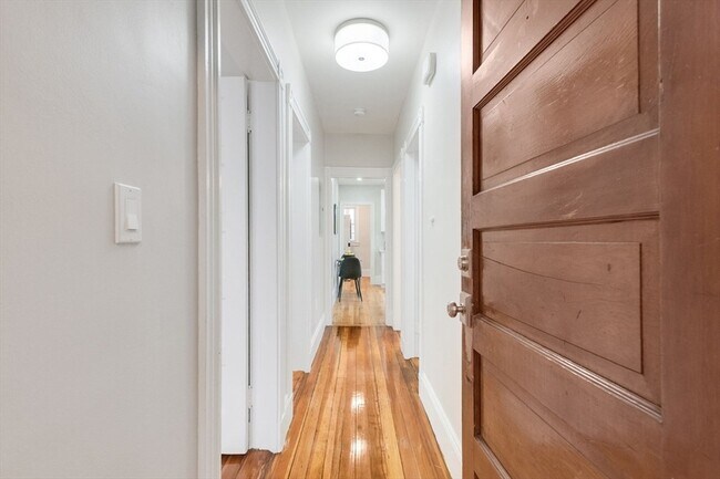 Building Photo - 38 Dorset St