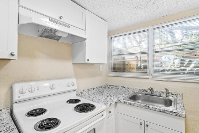 Building Photo - 8108 N Alaska St