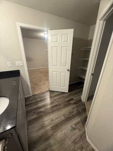 Building Photo - 530 Woodcreek Lp