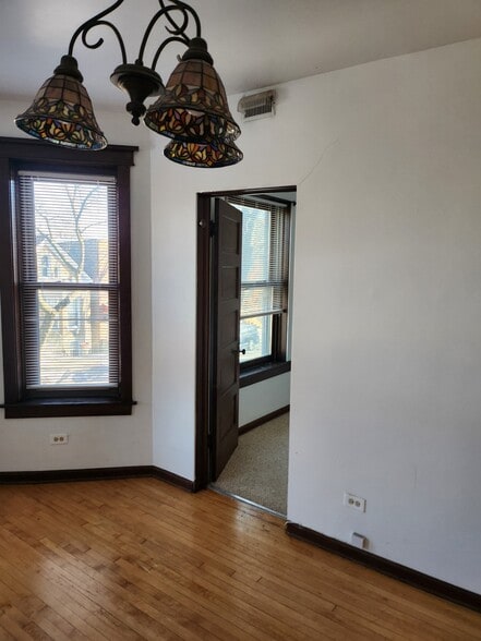 Building Photo - 3232 S Union Ave