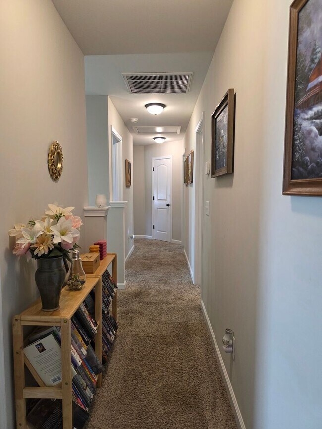 Building Photo - Spacious & Stylish Living Near Camp Lejeune with Expansive Fenced Backyard