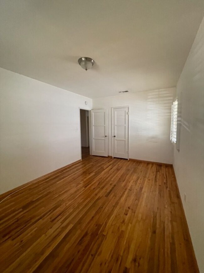 Building Photo - Westchester Home Perfect for Plant/Garden ...