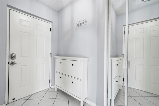 Building Photo - 5155 Europa Dr