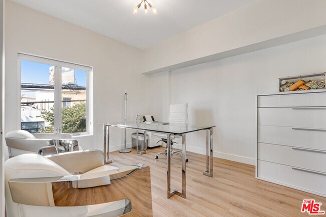 Building Photo - 6212 Santa Monica Blvd