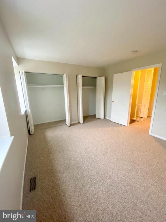 Building Photo - 2 Heritage Ct