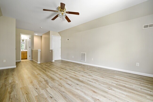 Building Photo - Spacious 4BR/3BA Home Near Downtown Durham | Deposit-Free Living | 1st-Floor Bedrooms