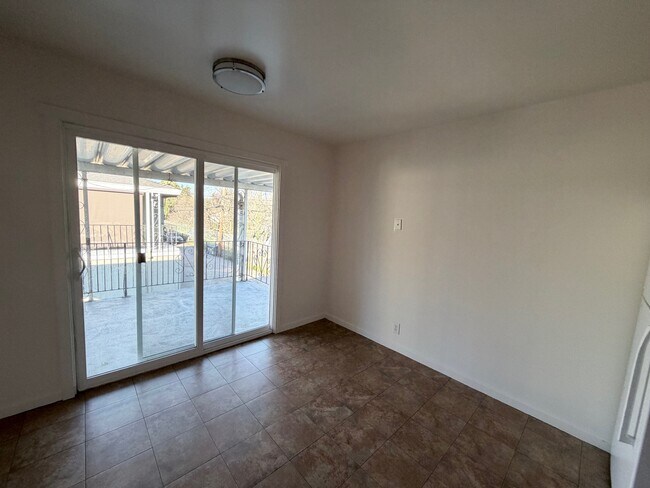 Building Photo - 879 Bing Dr