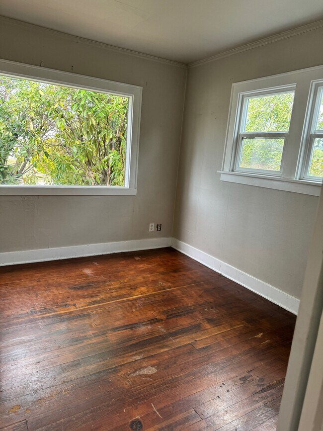 Building Photo - 910-911 Carolina St