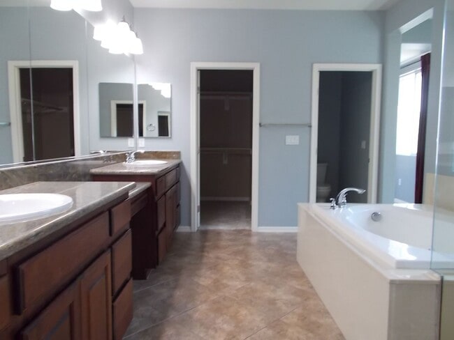 Building Photo - Stylish Summerlin Townhome with Private Co...