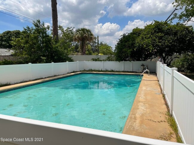 Building Photo - 296 Woodland Dr