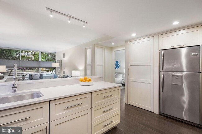 Building Photo - 1301 20th St NW