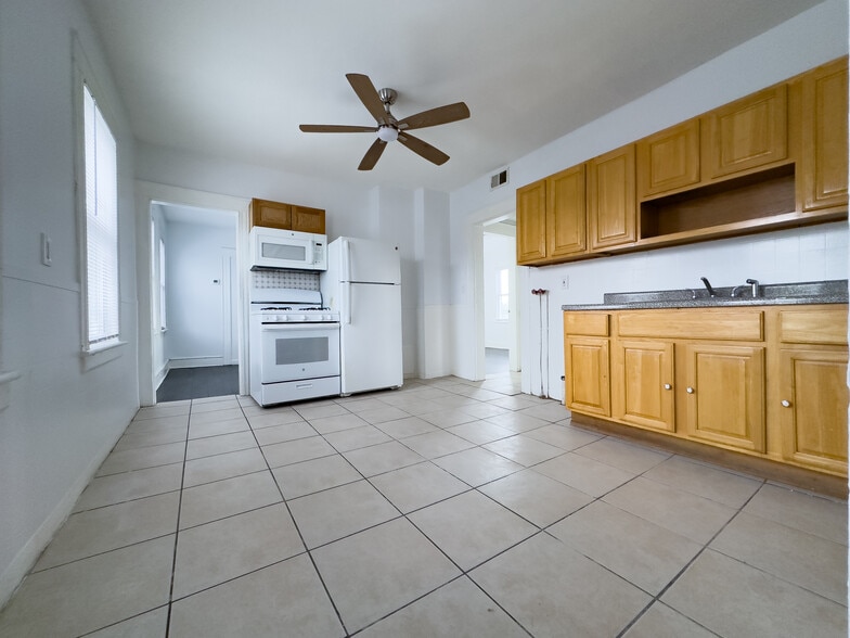 Kitchen - 367 Bishop Ave