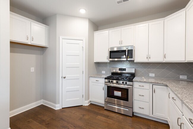 Building Photo - **BE THE LUCKY ONE TO LIVE IN THIS 2022-BUILT UPSCALE COTTAGE HOME IN THE PRESERVE AT BELLE POINTE**